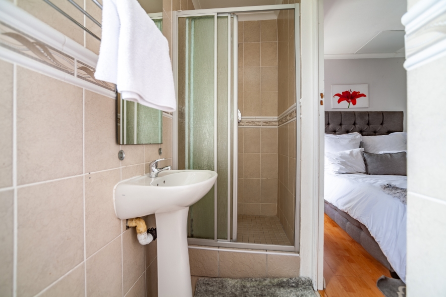 8 Bedroom Property for Sale in Milnerton Ridge Western Cape